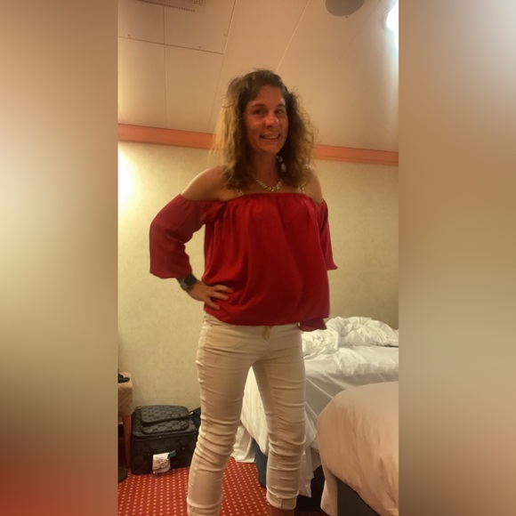 Meet your Posher, Tiara - Picture 16 of 16